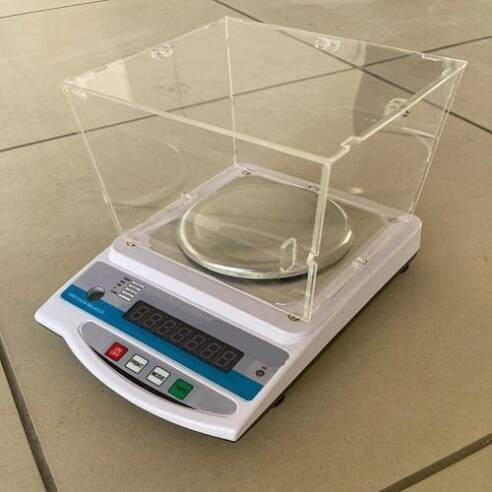 HIGH PRECISION BALANCE