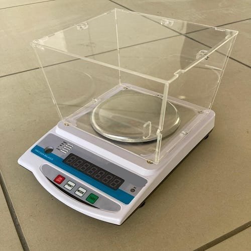 HIGH PRECISION BALANCE