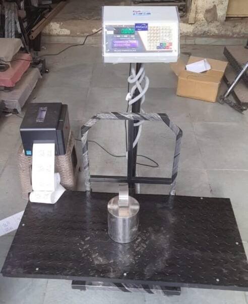 PLATFORM SCALE WITH EXTERNAL LABEL PRINTER