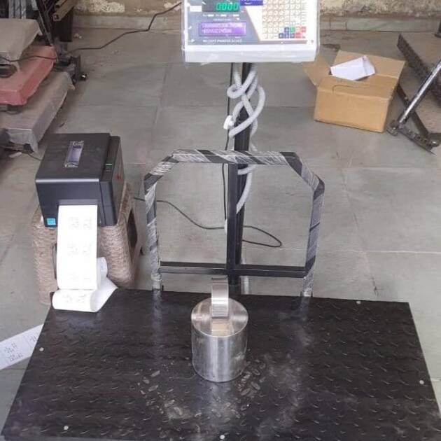 PLATFORM SCALE WITH EXTERNAL LABEL PRINTER